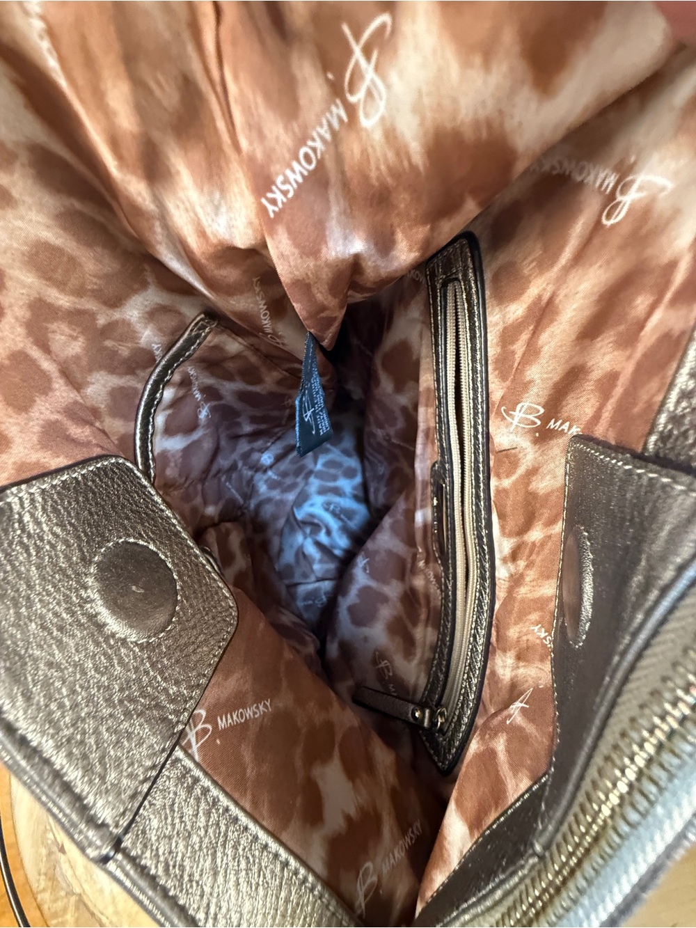 b. makowsky Metallic Gold Pebbled Leather Hobo Shoulder Bag EUC - Picture 9 of 15